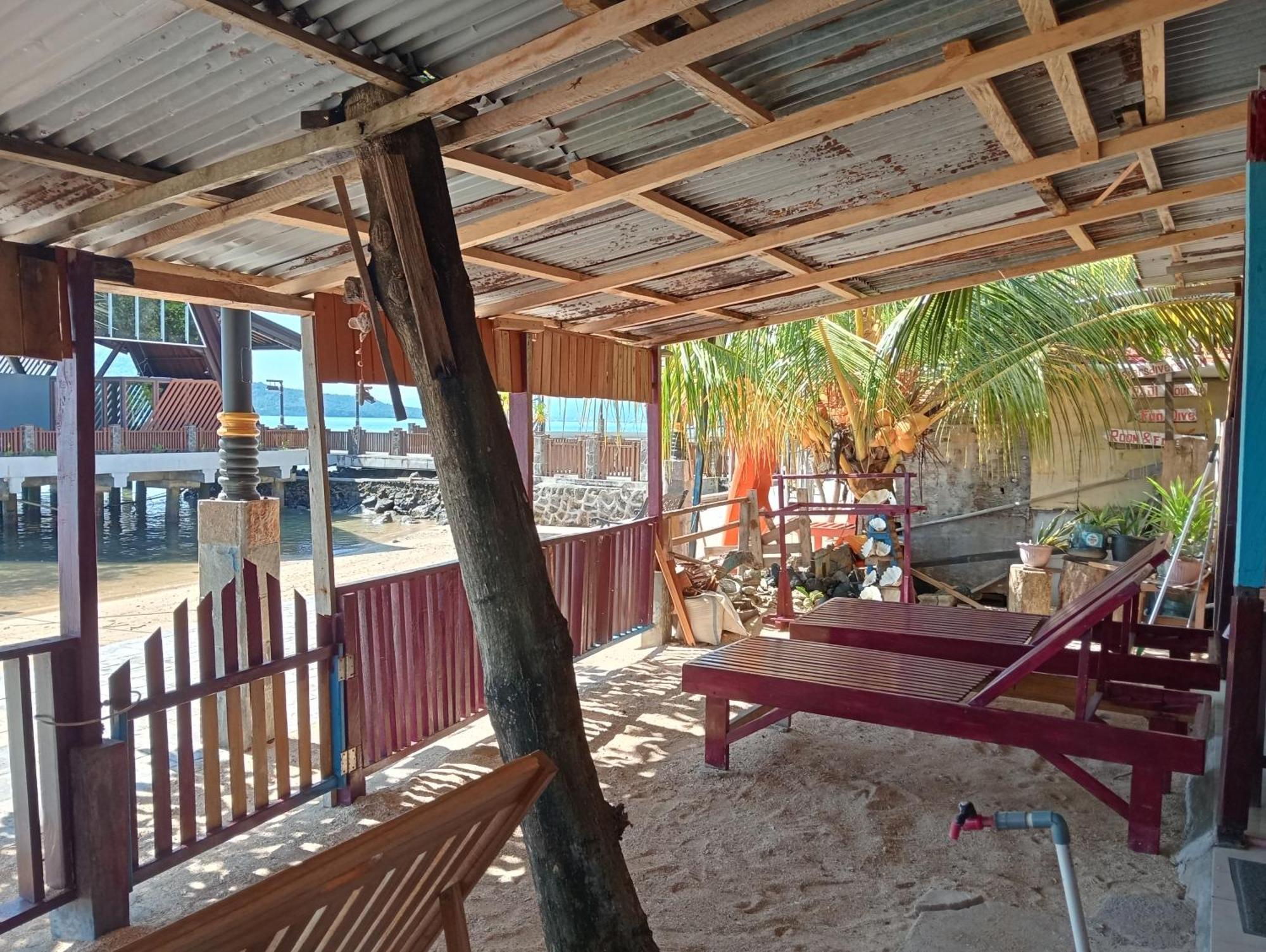 Mamalis Homestay Manado Exterior foto